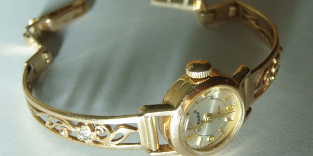 Женские часы из золота: роскошь или необходимость?
