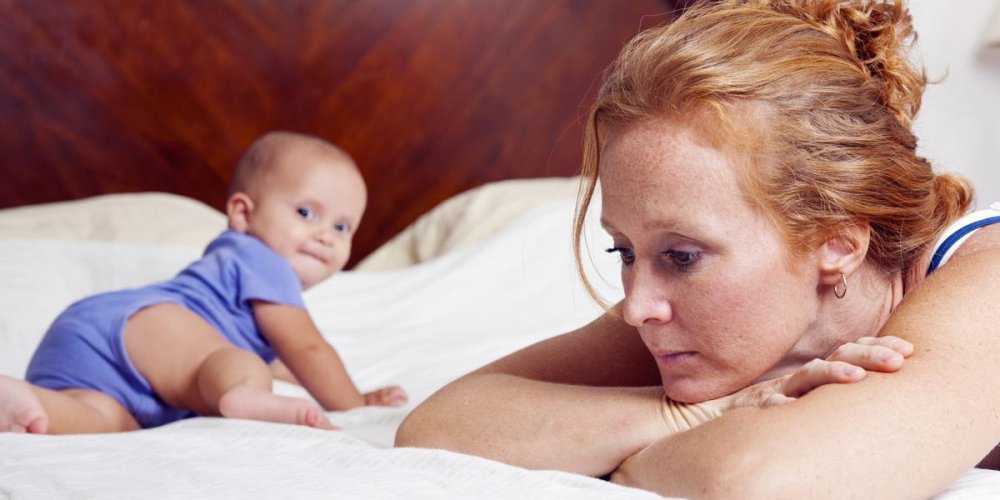 Как помочь женщине побороть стресс после родов?
