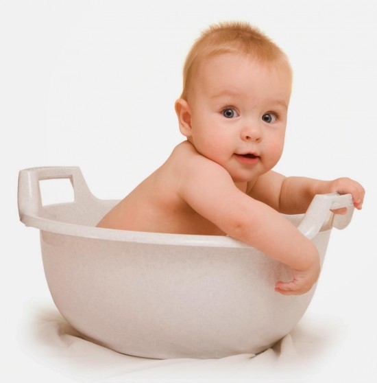 Как купать ребенка в ванной2